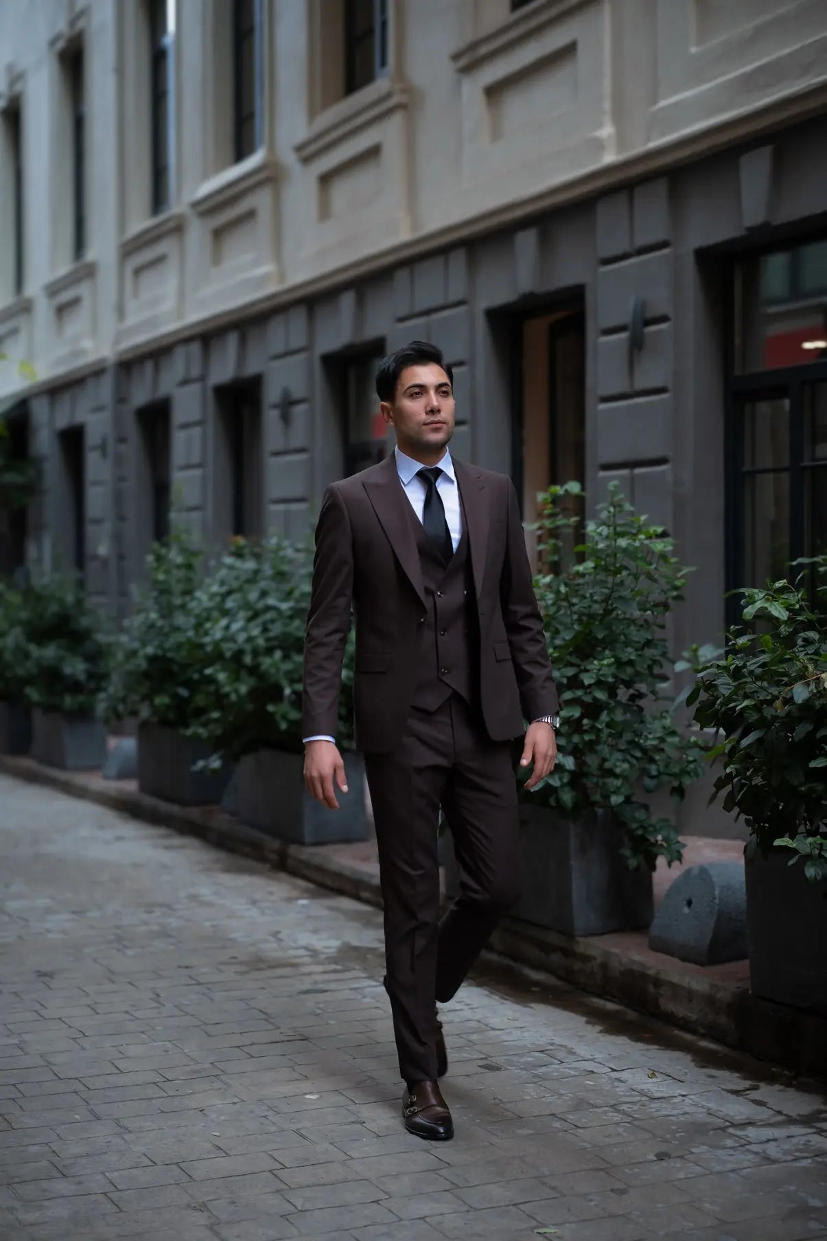 King's Road Slim Fit Brown Men's Three Piece Suit - Novo Suit
