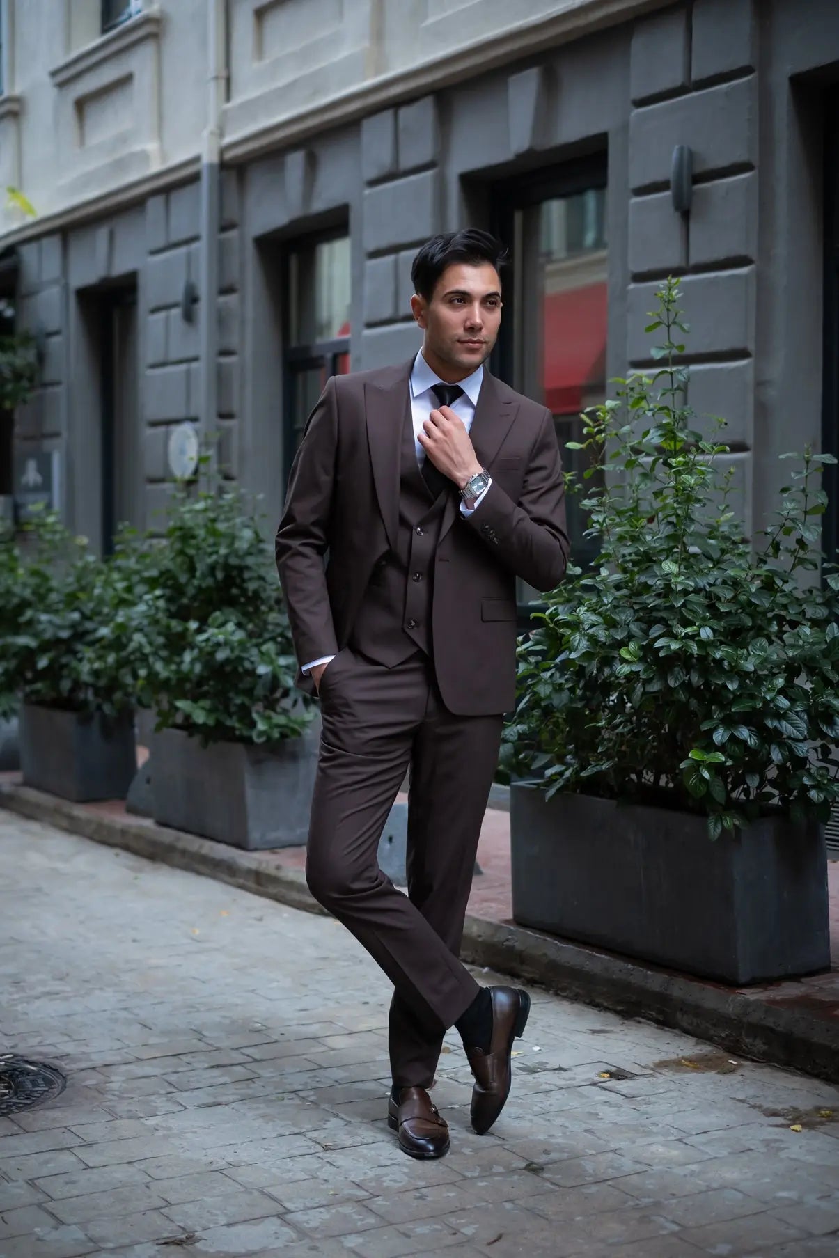 King's Road Slim Fit Brown Men's Three Piece Suit - Novo Suit